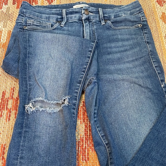 Good American Good Legs Jeans with Ripped Knee - Picture 3 of 4